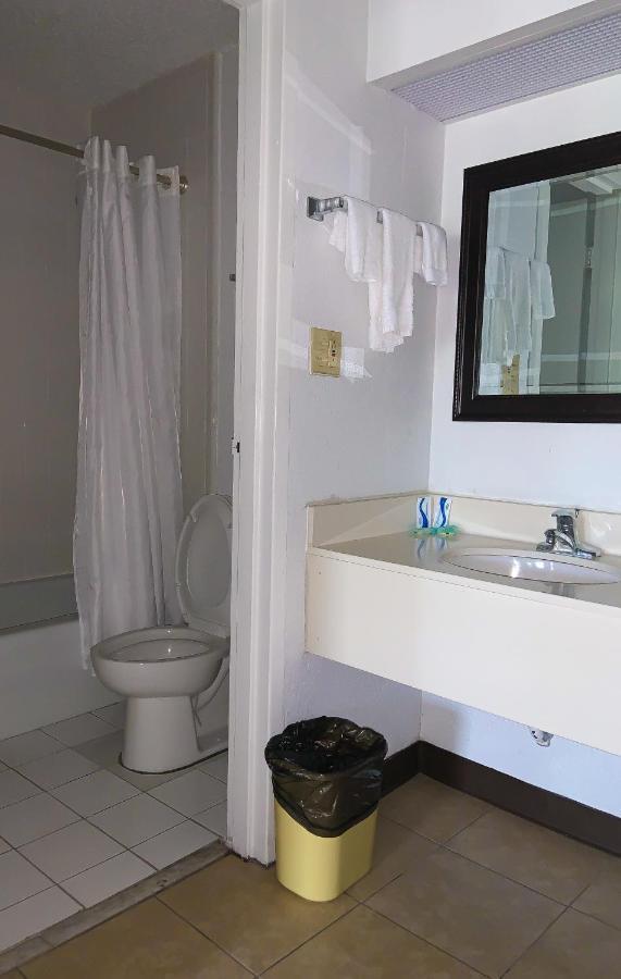Red Carpet Inn Кинстон Экстерьер фото