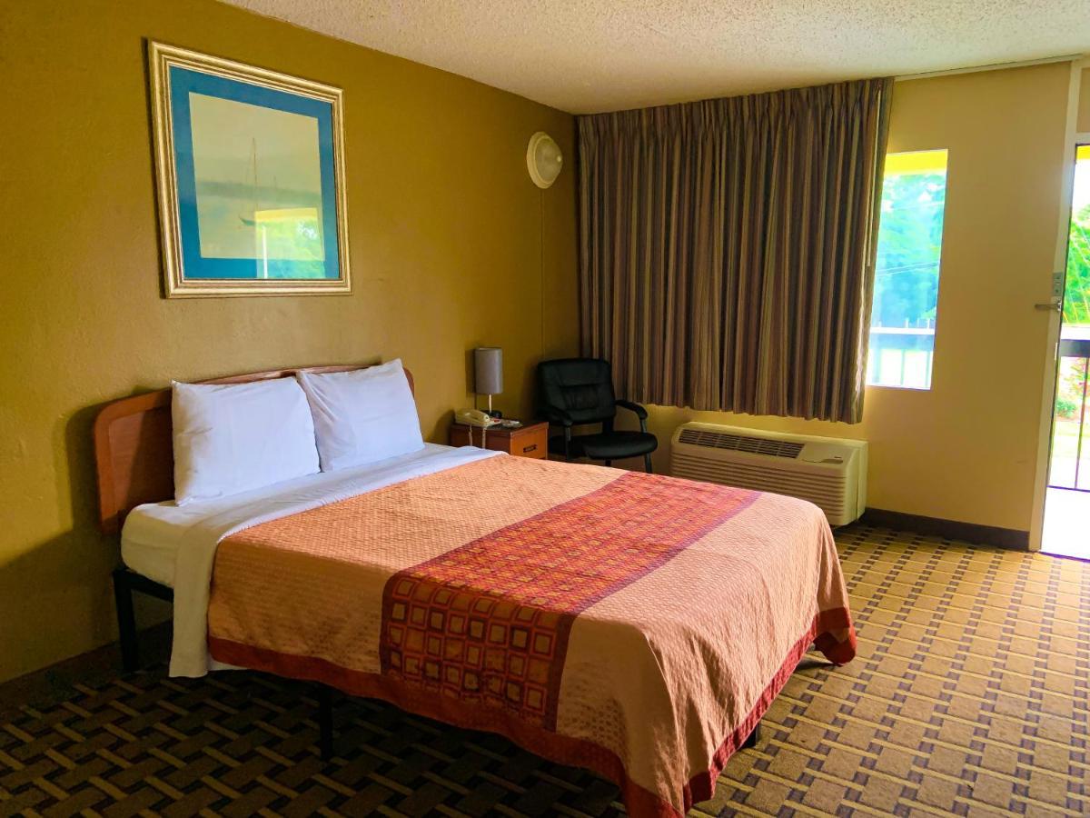 Red Carpet Inn Кинстон Экстерьер фото